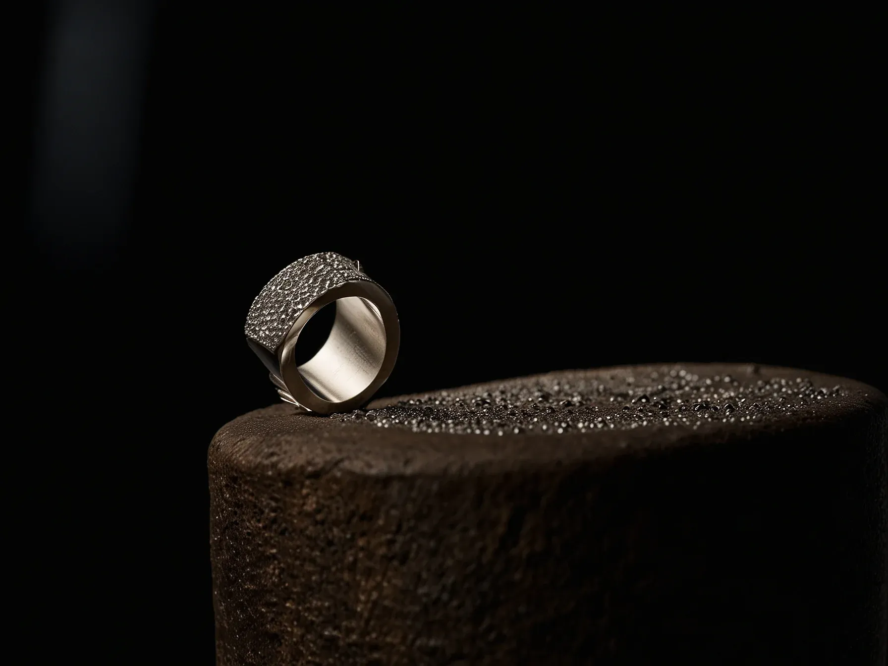 Our content generation service is experiencing issues. A human-curated summary is being prepared.